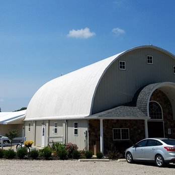 Belgian Horse Winery - tasting and gathering room - Wineries Near Me - Middletown, Indiana