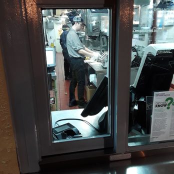 Taco Bell - This manager with the glasses is really unprofessional and rude. - Fast Food Near Me - Tarzana, California Taco Bell - This manager with the glasses is really unprofessional and rude. - Fast Food Near Me - Tarzana, California