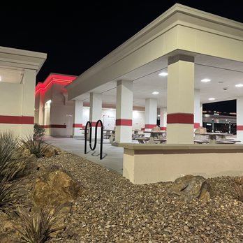 In-N-Out Burger - Outside seating area - Fast Food Near Me - Las Vegas, Nevada