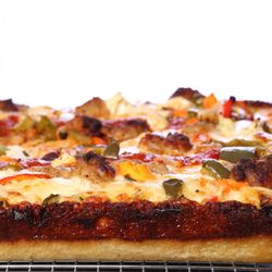 Mountain Pan Pizza