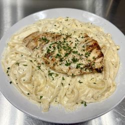 Mineo's Pizza & Wings - Chicken fettuccine Alfredo
