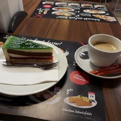 Mömax - Mömax-Torte und Kaffee