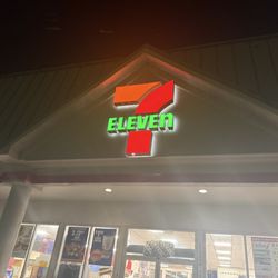 7-Eleven - Store front sign