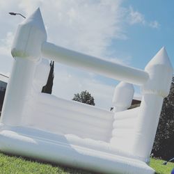 Melos House of Bounce