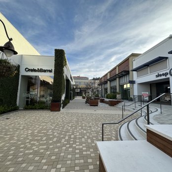 Town Center Corte Madera - Beautiful outdoor courtyard area - Shopping Centers Near Me - Corte Madera, California Town Center Corte Madera - Beautiful outdoor courtyard area - Shopping Centers Near Me - Corte Madera, California