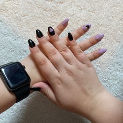 Acrylic nail set with design
