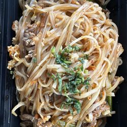 Beef Pad Thai Lunch To-go