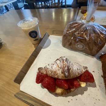 Paris Baguette - Strawberry Croissant - Bakeries Near Me - Philadelphia, Pennsylvania Paris Baguette - Strawberry Croissant - Bakeries Near Me - Philadelphia, Pennsylvania