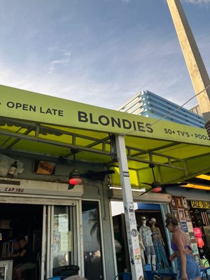 Blondies Sports Bar by null