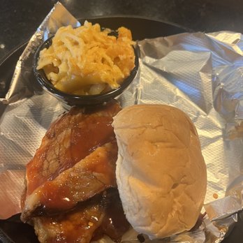 Bobbee O's BBQ - Beef Brisket and Macaroni & Cheese - Barbeque Near Me - Charlotte, North Carolina