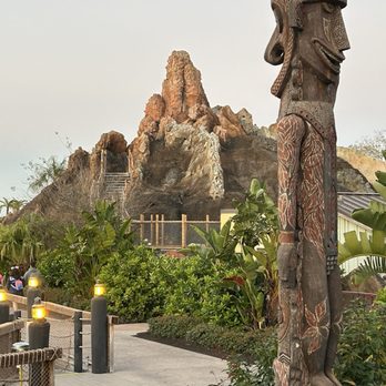 Trader Sam's Tiki Terrace - a tiki statue - Tiki Bars Near Me - Lake Buena Vista, Florida Trader Sam's Tiki Terrace - a tiki statue - Tiki Bars Near Me - Lake Buena Vista, Florida