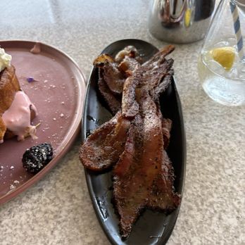 Castaway Burbank - Bacon - Bars Near Me - Burbank, California
