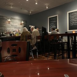 Three Vines Bistro - Locals dining at the bar area