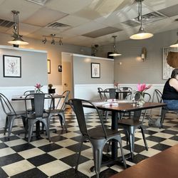 Daddyos Restaurant & Chef Du Jour Catering - Dining area. Very cute