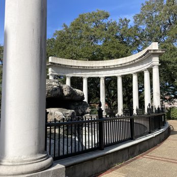 Audubon Zoo - Historical Bldg - Aquariums Near Me - New Orleans, Louisiana