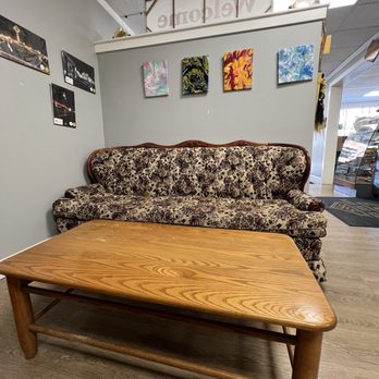 Busy Bee Cafe - Sofa - Cafes Near Me - Rochester, New Hampshire Busy Bee Cafe - Sofa - Cafes Near Me - Rochester, New Hampshire