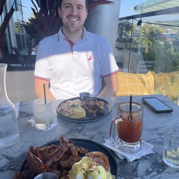 Earls Kitchen + Bar - Brunch - New American Near Me - Orlando, Florida Earls Kitchen + Bar - Brunch - New American Near Me - Orlando, Florida