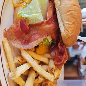 Bob’s Big Boy - Did we say Bacon ??? Mmm mmm mmm - American Near Me - Burbank, California