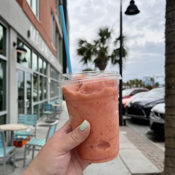 Mālama Cafe - Hurricane Smoothie - Juice Bars & Smoothies Near Me - Carolina Beach, North Carolina