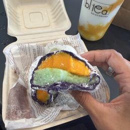Mango/pandan sticky rice mochi blew