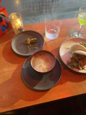 Izzy’s Cocktail Bar by null