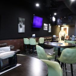 19TH HOLE INDOOR GOLF BAR