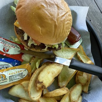 The Classic - Thornton Park - Served to me like this. - Burgers Near Me - Orlando, Florida