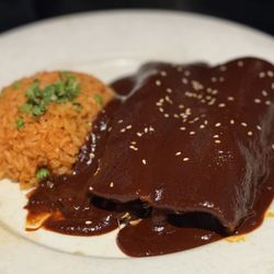 Doce Mesas - Mole Enchiladas