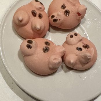 Au Pied de Cochon - Cute pig meringue that came with the coffee - Seafood Near Me - Paris, 75 Au Pied de Cochon - Cute pig meringue that came with the coffee - Seafood Near Me - Paris, 75