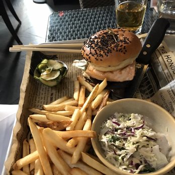 Pacific Catch - Salmon burger, slaw, and fries - Seafood Near Me - San Mateo, California Pacific Catch - Salmon burger, slaw, and fries - Seafood Near Me - San Mateo, California