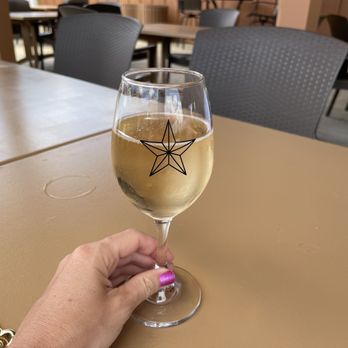 Laurello Vineyards - Mia Wine - Wineries Near Me - Geneva, Ohio Laurello Vineyards - Mia Wine - Wineries Near Me - Geneva, Ohio