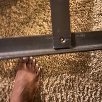 Prime Movers USA - Screws missing from bed frame - Movers Near Me - Virginia Beach, Virginia Prime Movers USA - Screws missing from bed frame - Movers Near Me - Virginia Beach, Virginia