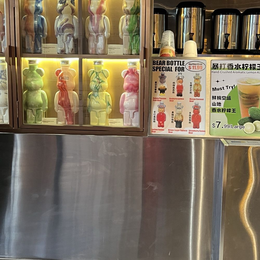 Royaltea - counter - Bubble Tea Near Me - Toronto, Ontario