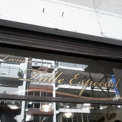 Fiesta Lee - Es confuso. Afuera dice "Tienda Talle Especial" pero adentro dice "Fiesta Lee"