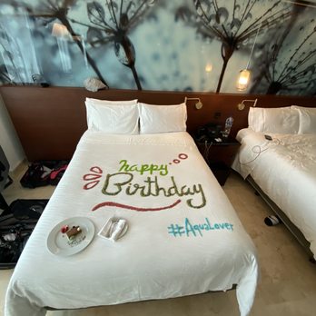 Live Aqua Resort - They write celebratory designs on beds - Resorts Near Me - Cancún, ROO