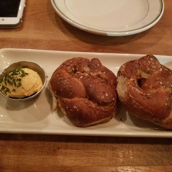 101 Craft Kitchen - Soft pretzels and cheese - New American Near Me - Westerville, Ohio