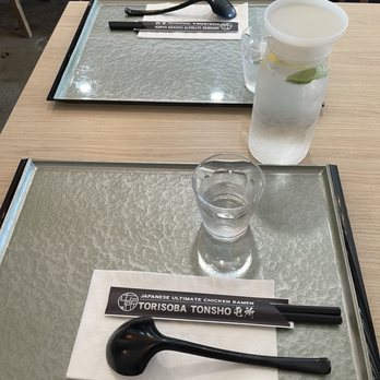 Torisoba Tonsho - Free lime and mint water - Ramen Near Me - Los Angeles, California Torisoba Tonsho - Free lime and mint water - Ramen Near Me - Los Angeles, California