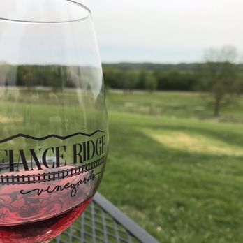 Defiance Ridge Vineyards - Wineries Near Me - Defiance, Missouri