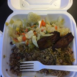This my friends is NOT a vegggie plate. Not for that price. No yam, no banana, squash.....nadda