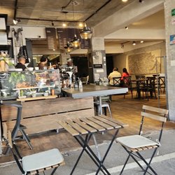 Café Curado - Outside looking in