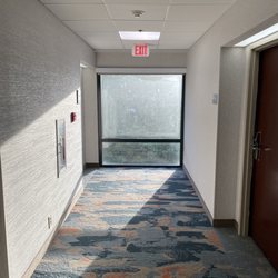 Hampton Inn Stone Mountain - Sunlit hallways