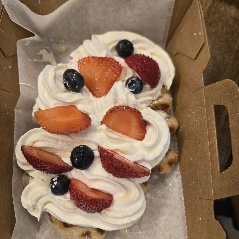 Auria Coffee - Berries Croffle - Desserts Near Me - Buena Park, California