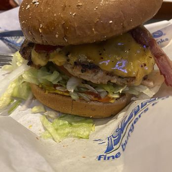 Islands Restaurant - Malibu Turkey burger - Burgers Near Me - Pasadena, California
