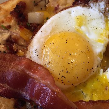 Ozzie's Good Eats - Egg and bacon flatbread which I had for lunch/brunch - American Near Me - Fairfax, Virginia