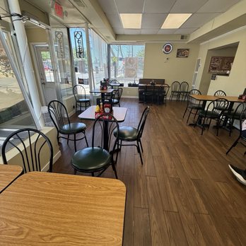 Food Bash - Small indoor seating area. - Breakfast & Brunch Near Me - Winchester, Virginia