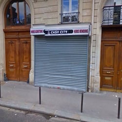 Cash City - Devanture, lorsque c'est fermé :)