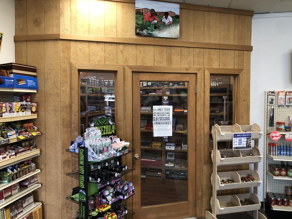 SMOKER FRIENDLY Updated September 2024 14 Photos 1005 Monroe St