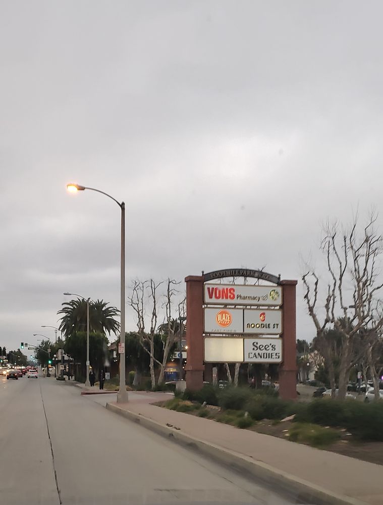Foothill Park Plaza Logo
