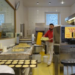 Kouign Amann de Saint-Malo - Watching them make the pastries