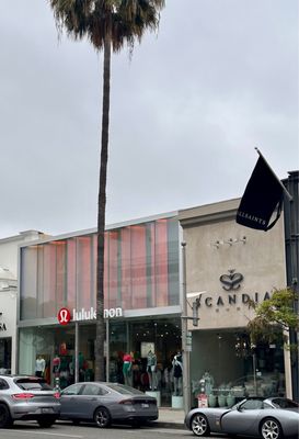 lululemon by null